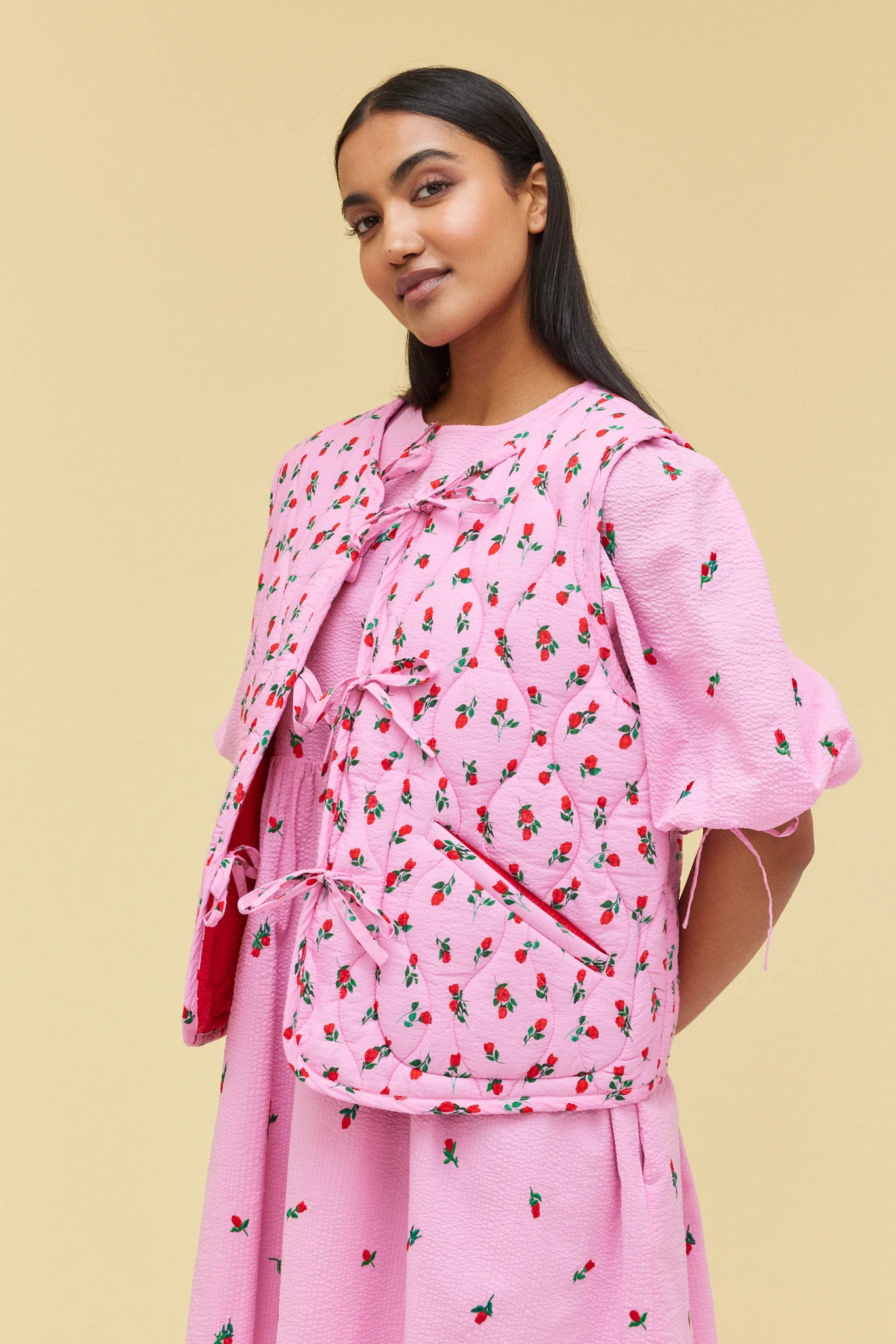 BOW-TIE REVERSIBLE QUILTED VEST - ROSES - Hercitys