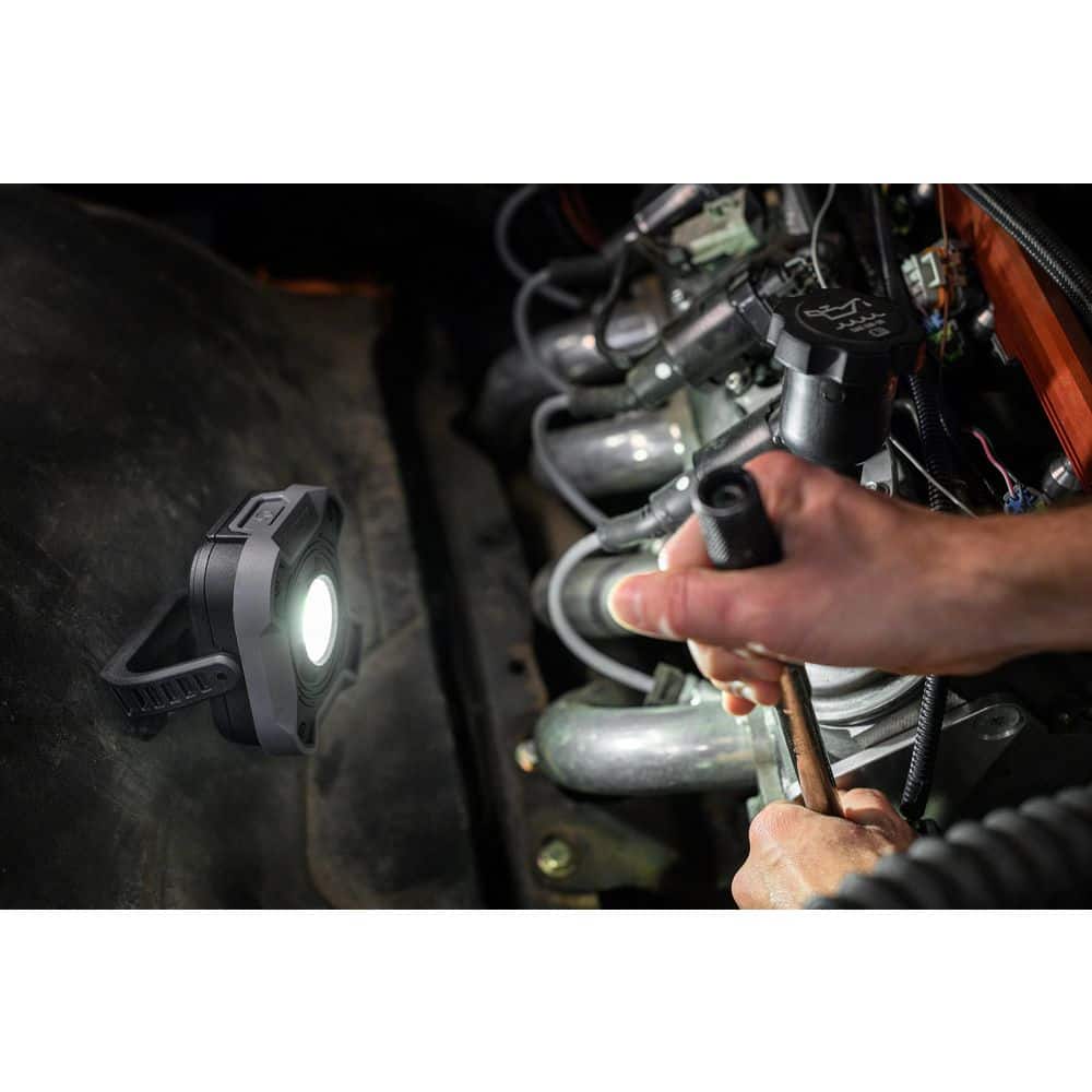 800-Lumen LED Utility Lights 2-Modes with Magnetic Handle and Batteries (2-Pack) - Hercitys