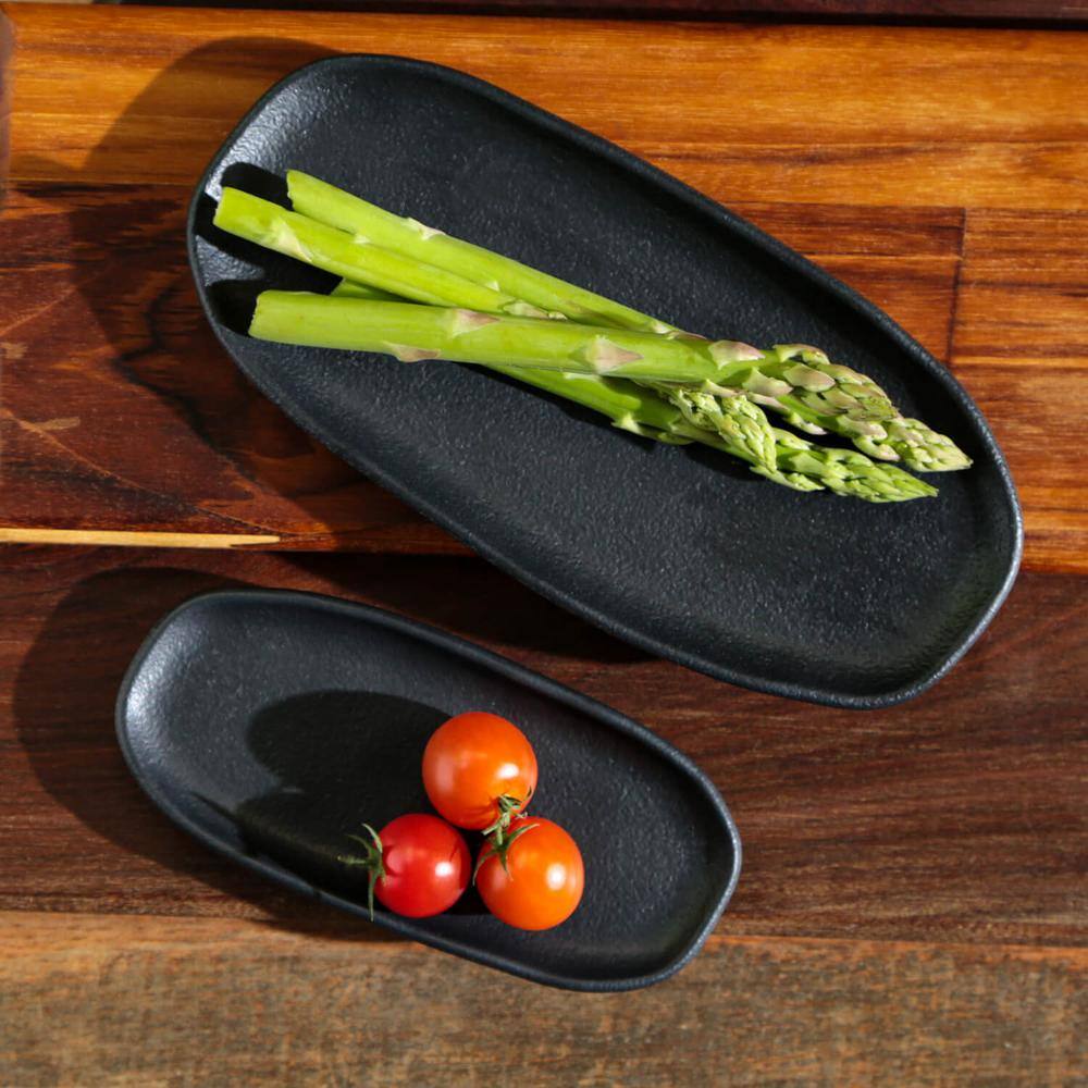 9.06 in. Matte Black Stoneware Shallow Oval Platter Organic (Set of 4) - Hercitys
