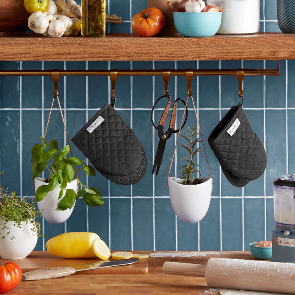 Asteroid Silicone Grip Matte Black 5.5 in. x 8 in. Mini Oven Mitt (2-Pack) - Hercitys