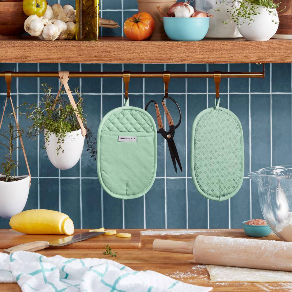 Asteroid Silicone Grip Pistachio Green Pot Holder Set (2-Pack) - Hercitys