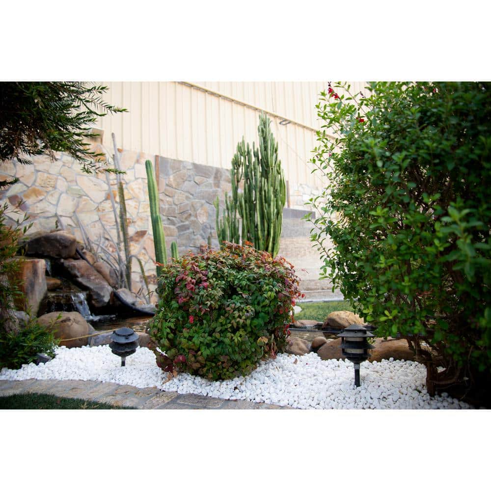 Himalaya White 0.5 cu. ft. per Bag (0.25 in. to 0.75 in.) Bagged Landscape Pebbles (1 Bag/0.5 cu. ft.) - Hercitys