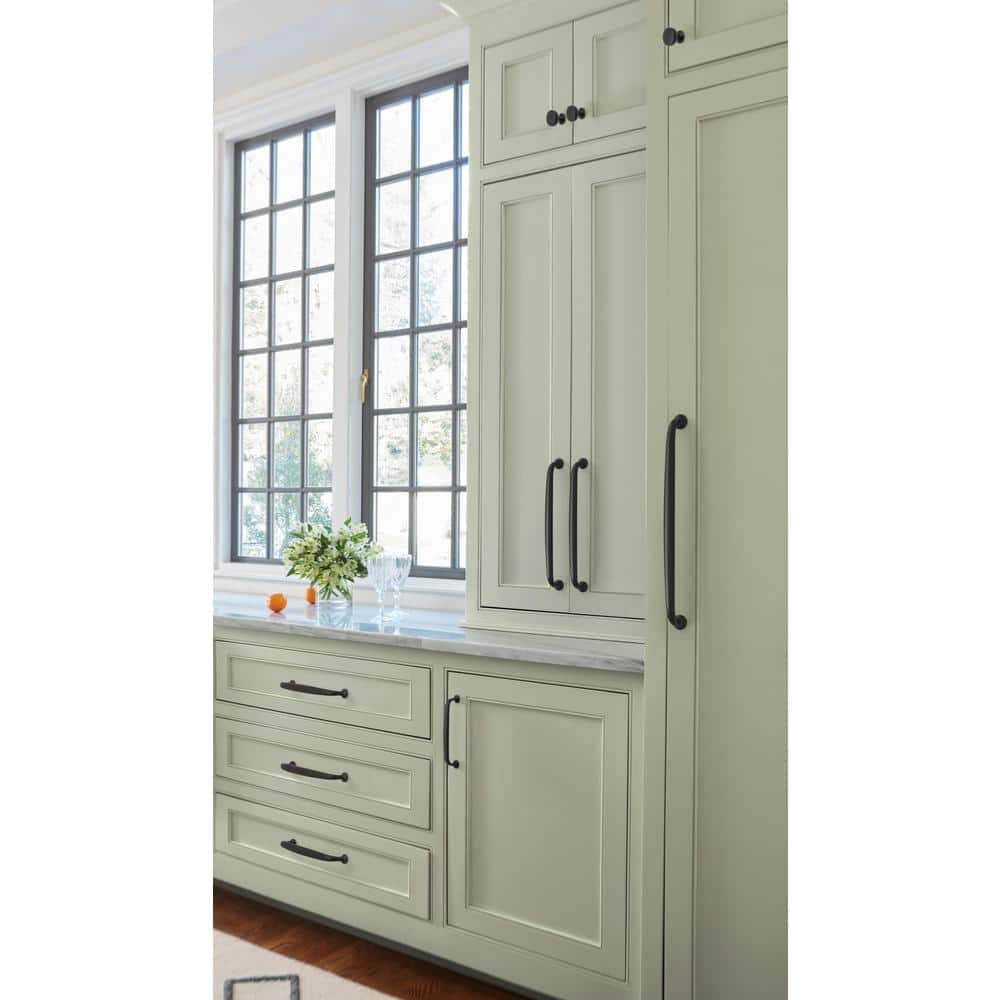 Renown 18 in. (457mm) Traditional Matte Black Arch Appliance Pull - Hercitys