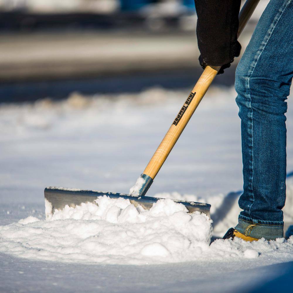 24 in. Aluminum Snow Pusher - Hercitys