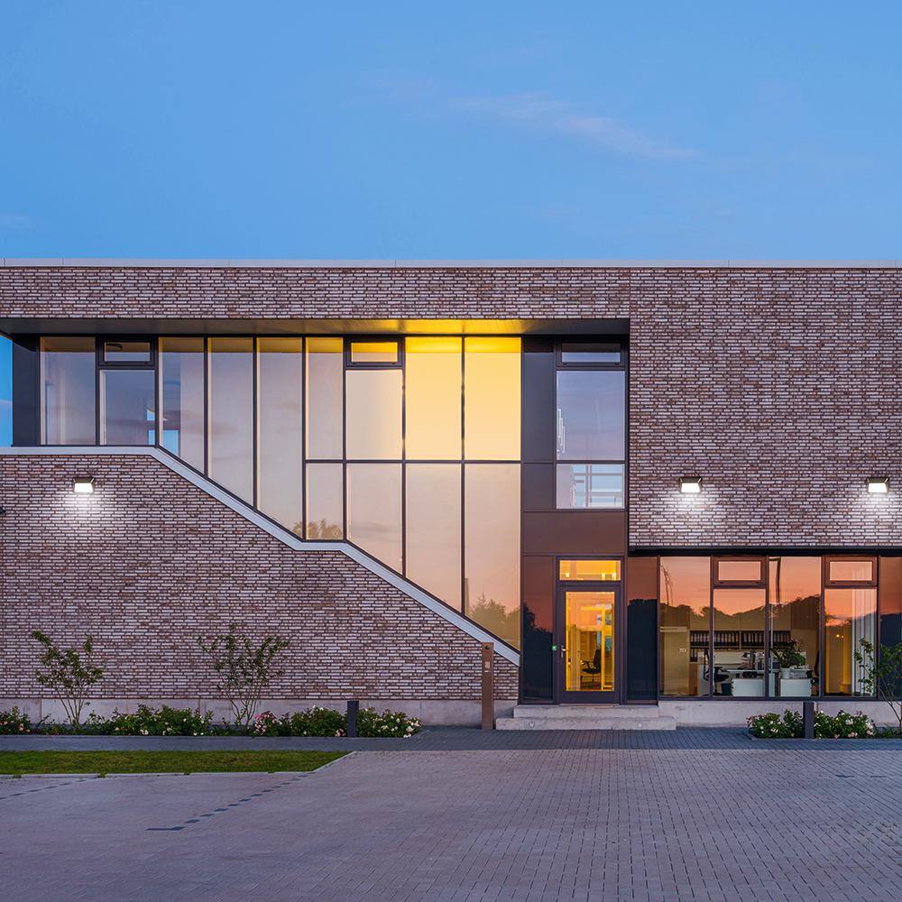 175W Equivalent Integrated LED Bronze Dusk to Dawn Commercial Refractor Wall Pack Light, 6500 Lumens, 4000K - Hercitys