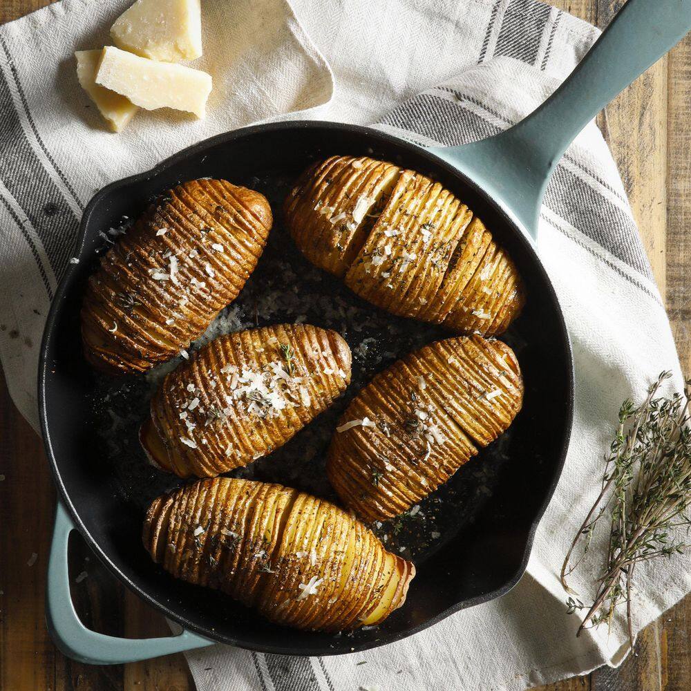 11 in. Round Enameled Cast Iron Skillet in Ombre Green - Hercitys