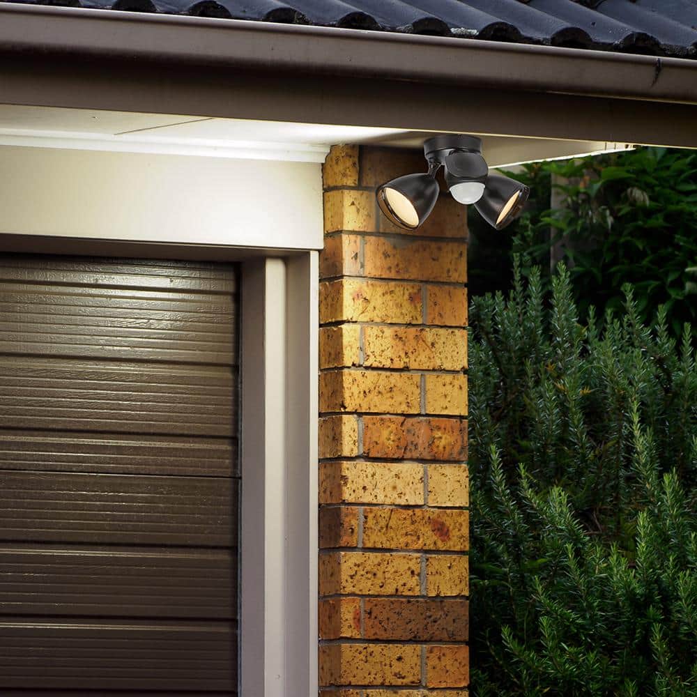 24W-2000 Lumens, Black Motion and Dusk to Dawn Sensor Outdoor Security Integrated LED Flood Light with 2-Heads - Hercitys