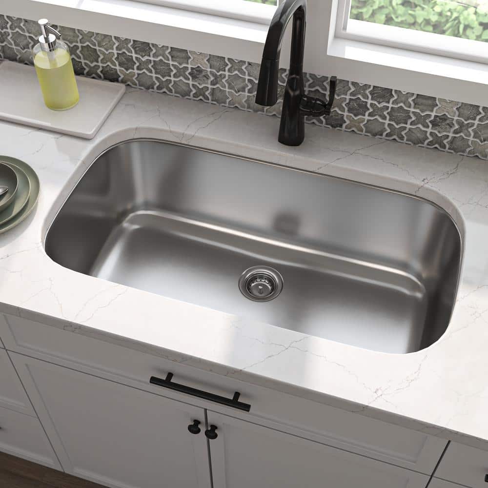 32 in. Undermount Single Bowl 18 Gauge Stainless Steel Kitchen Sink with Strainer - Hercitys