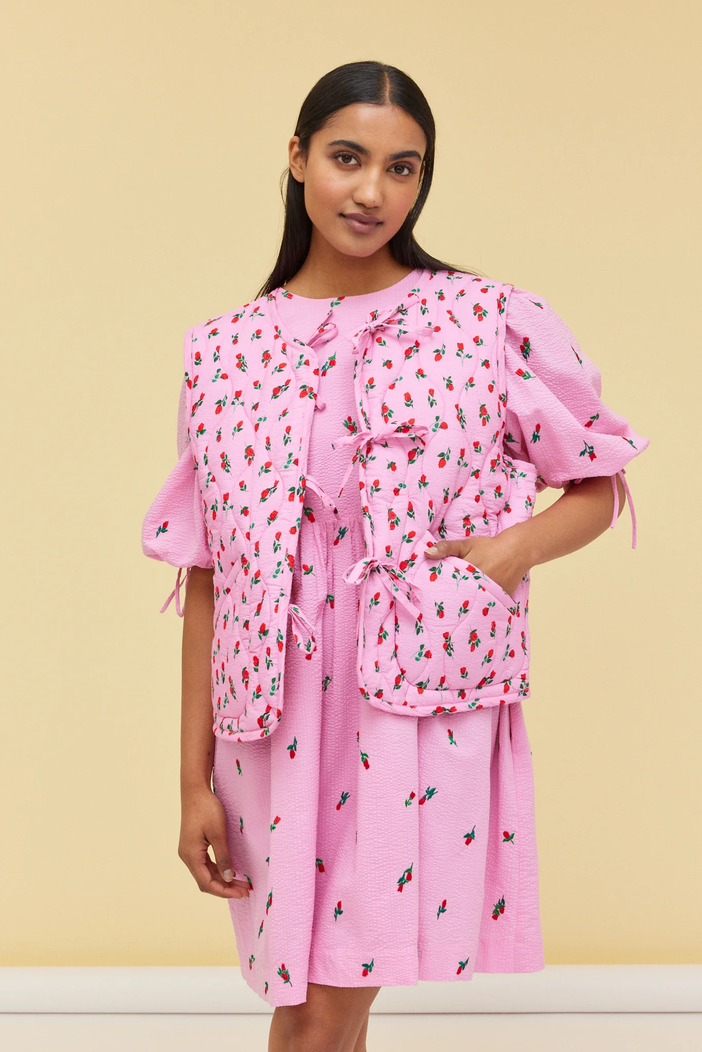 BOW-TIE REVERSIBLE QUILTED VEST - ROSES - Hercitys