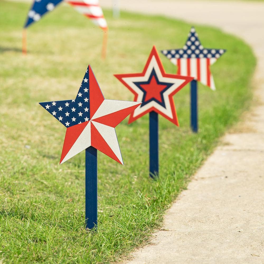 15 in. H Wooden Patriotic Star Yard Stake (Set of 3) - Hercitys