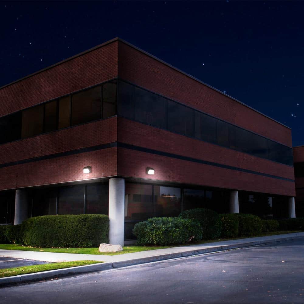 4000 Lumen Integrated LED Bronze Dusk to Dawn  Commercial Wall Pack Light, 4000K - Hercitys