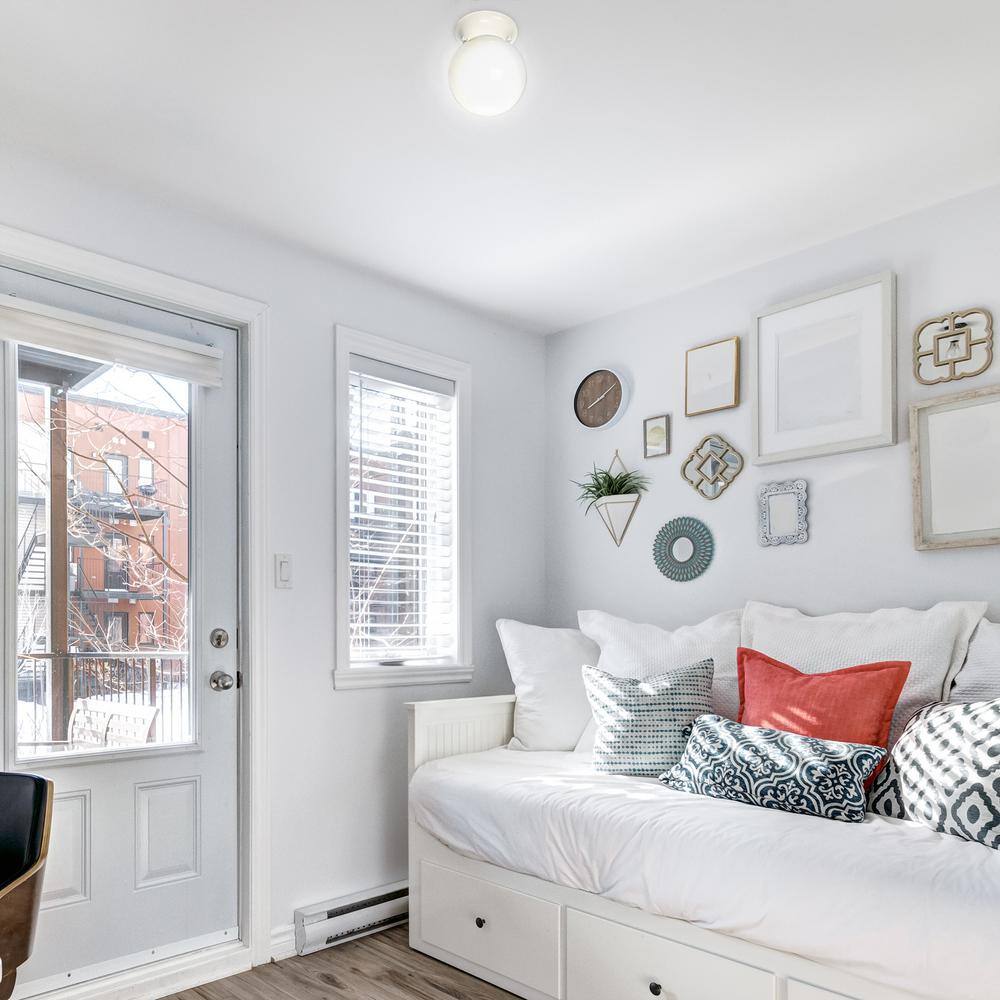 1-Light White Flushmount - Hercitys